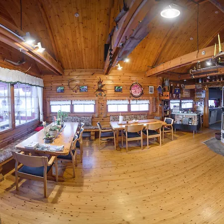 Village Kuukiuru Semesterbostad Vuostimo