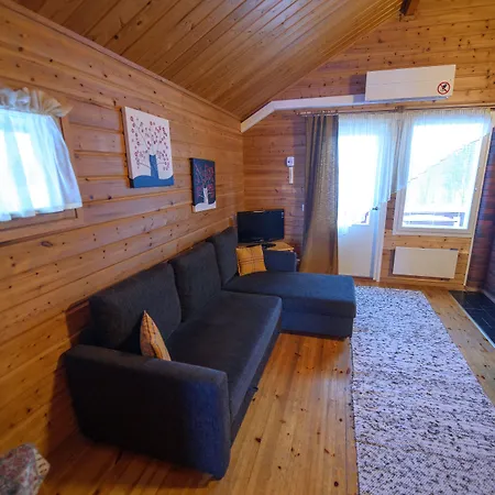 Village Kuukiuru * Vuostimo