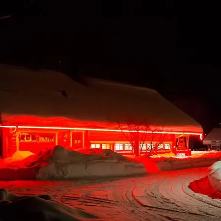 Semesterbostad Village Kuukiuru Vuostimo