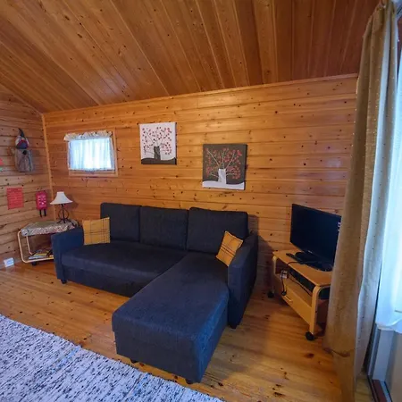 Village Kuukiuru Semesterbostad *