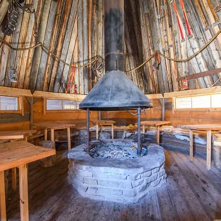 Village Kuukiuru * Vuostimo