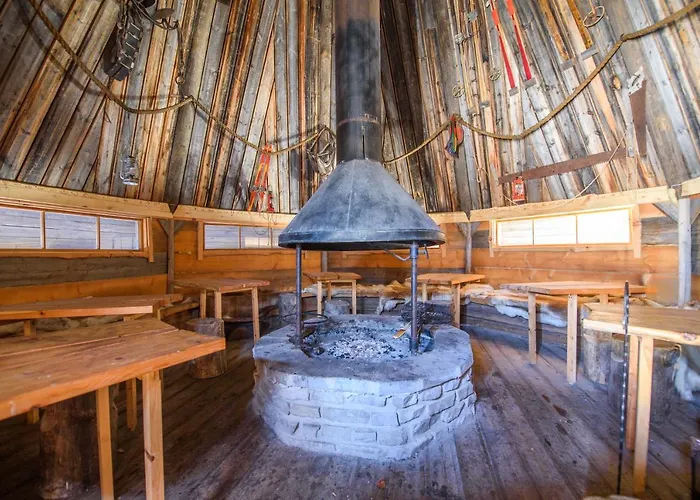 Village Kuukiuru * Vuostimo